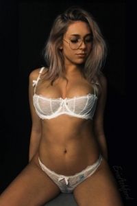 Je suis une jeune femme pour vous faire plaisir, charmante