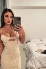 Jeune femme célibataire excité sexy disponible maintenant