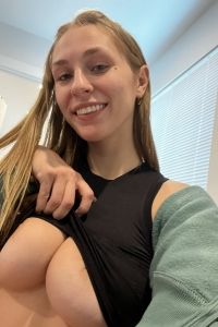 Jeune femme célibataire excité sexy