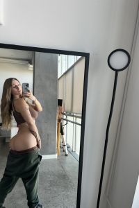Jeune fille sexy excité pour des rencontres sexe payant