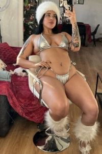 Je suis disponible pour des massages érotiques et bien d’aut