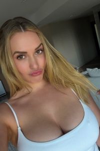 Je suis disponible pour des moments coquin
