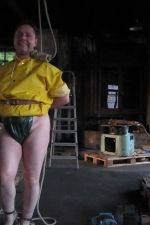 Mich jetzt gratis in PVC, Plastik für BDSM Praktiken, Hängen