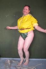 Mich gratis in PVC, Plastik für BDSM Praktiken, Hängen