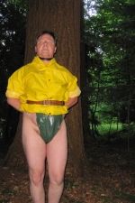 Mich absolut gratis in PVC Plastik fesseln, knebeln und.....