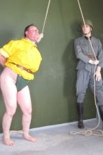 Mich absolut gratis in PVC Plastik fesseln, knebeln und.....