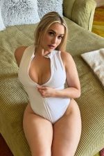 Adorable jeune femme Corps naturel