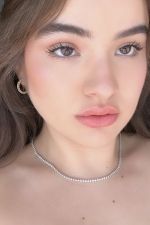 Jeune femme sexy disponible maintenant