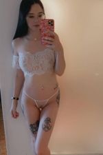 Je suis disponible pour tout vos plaisirs Je suis disponible pour tout vos plaisirs