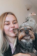 Béatrice ici jeune et excitée par de nouvelles aventures Béatrice ici jeune et excitée par de nouvelles aventures