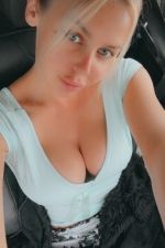 Une jeune femme potelée de 22 ans cherche une personne sympa