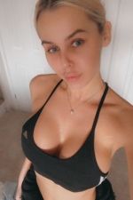 Bonjour, j'ai 25 ans et je suis ici pour m'amuser. Bonjour, j'ai 25 ans et je suis ici pour m'amuser.