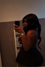 Vanessa gorge profonde